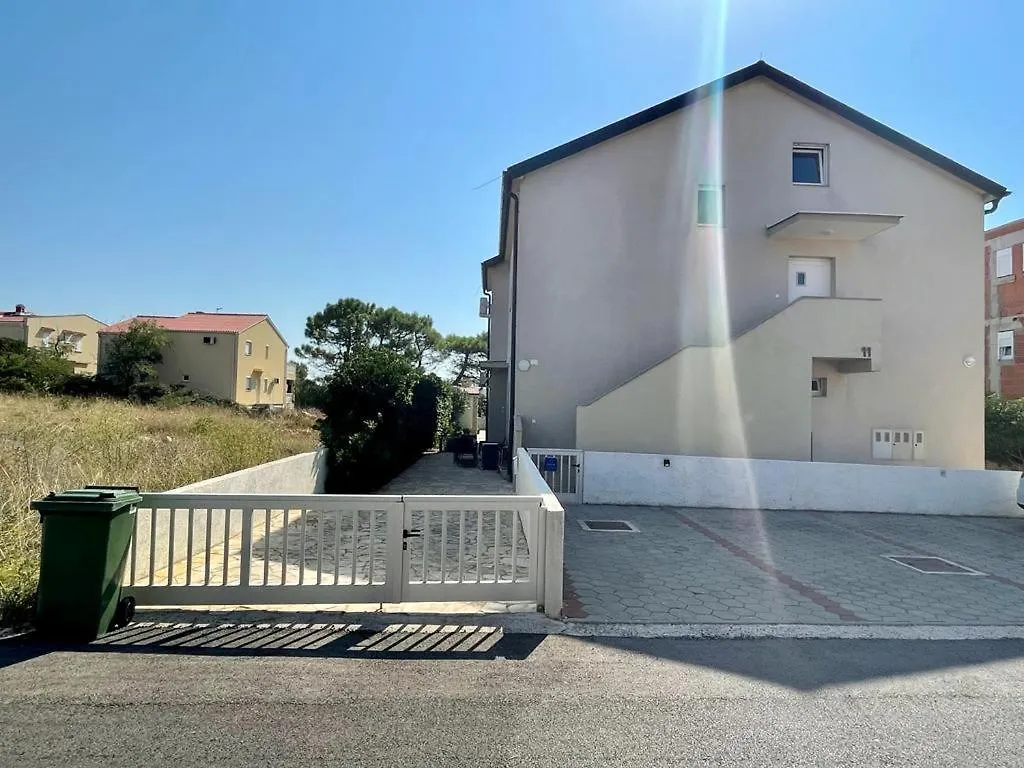 Patrik Apartment Povljana 0*,  Croatia
